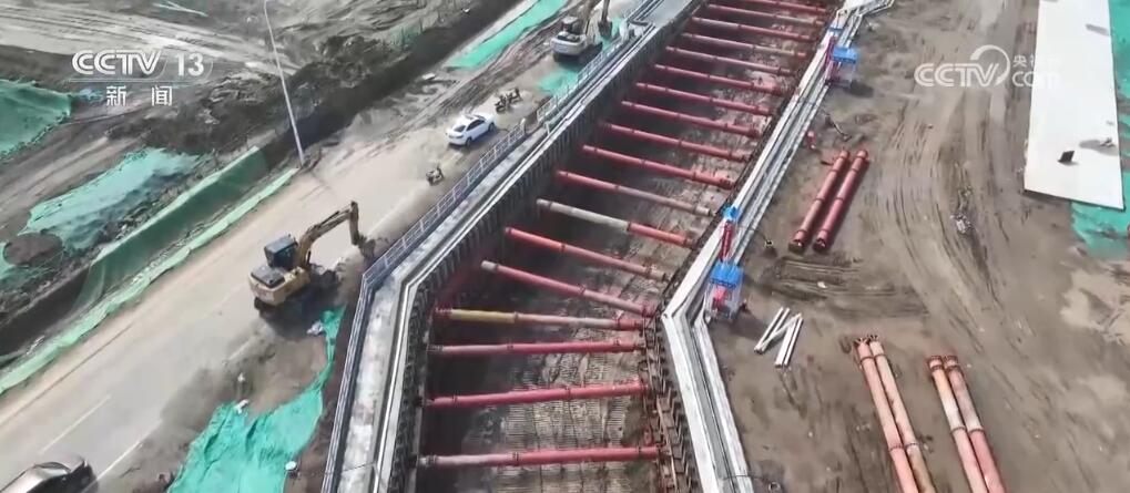 “五一”假期建设者坚守岗位保进度用劳动诠释“最美”