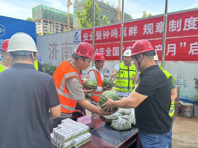 超过40℃一律停工济南市住建局发布高温天气建筑施工“劳动保护令”