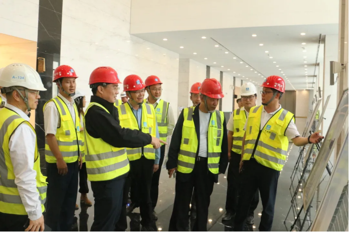 中国工程院院士、建筑施工科学专家肖绪文到埃及新行政首都CBD项目P1标段调研检查