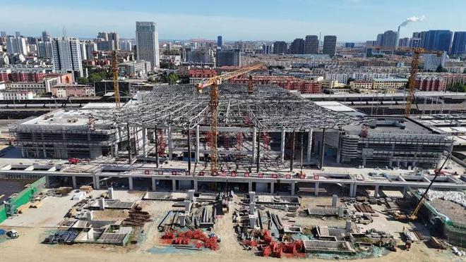 日照站新建站房钢结构施工顺利完成