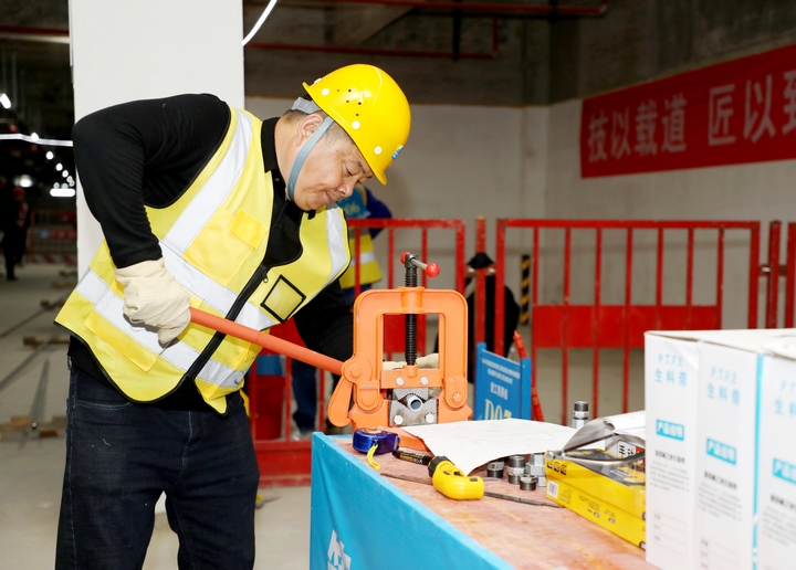 工地搭擂台！贵州：建筑工人上演“技能大比拼”(图4)