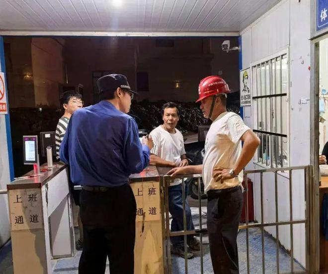 工地施工扰民车墩城管主动跨前还“静”于民(图2)