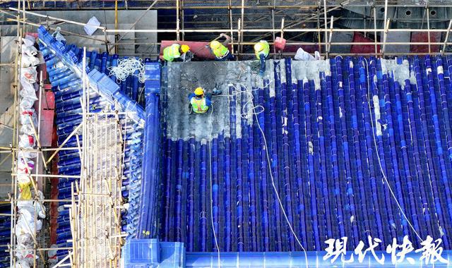 为了不给游客留遗憾中山陵祭堂用建筑巨幅喷绘围挡施工(图5)