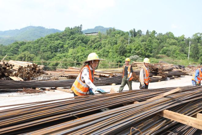渝兴公司项目建设“不打烊”书写新时代城市建设的最美答卷(图3)