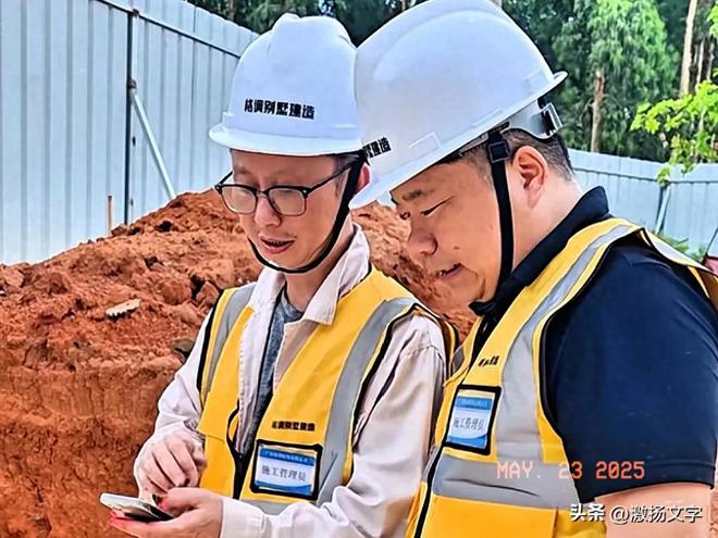 全红婵家的小别墅做完了基础弹线全爸驾驶霸王龙车前来进行验收
