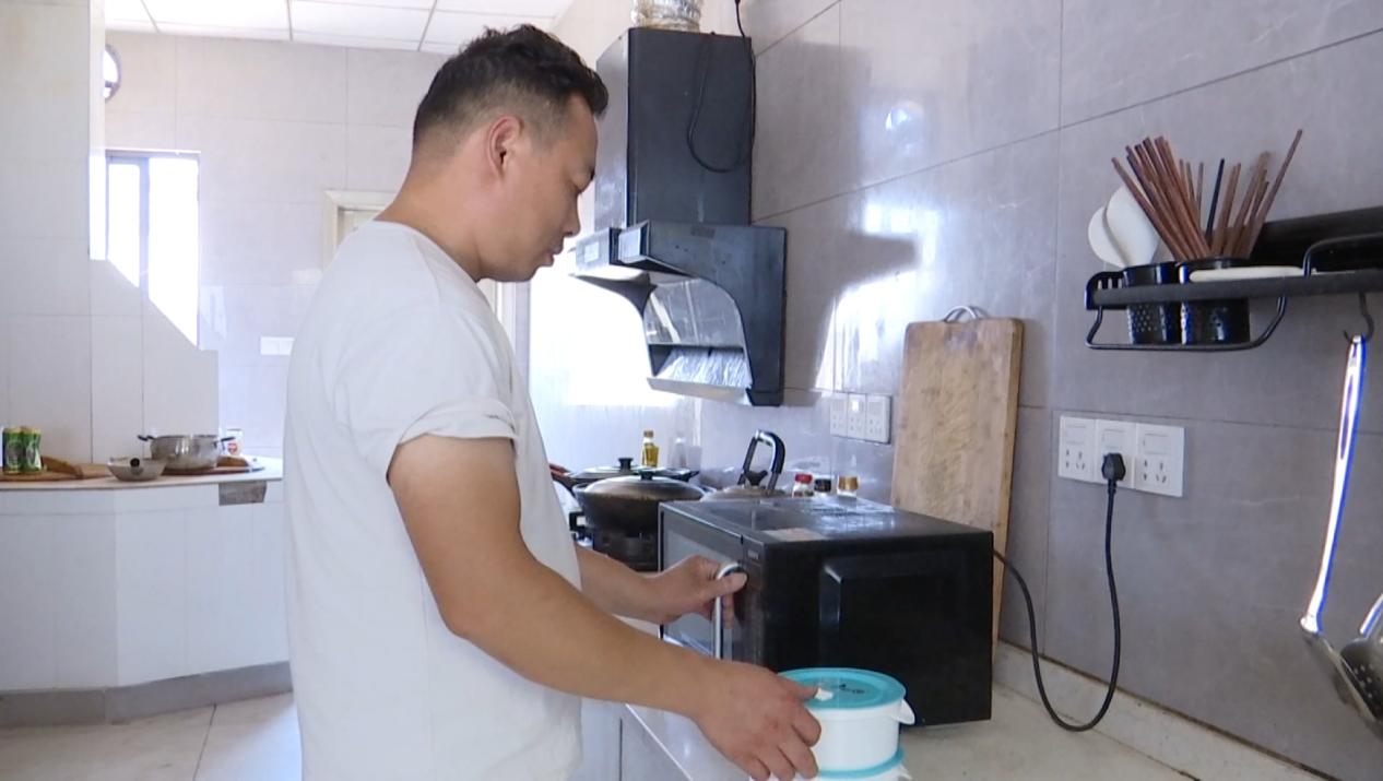 歙县：“清凉驿站”为高温下的劳动者撑起“遮阳伞”(图2)