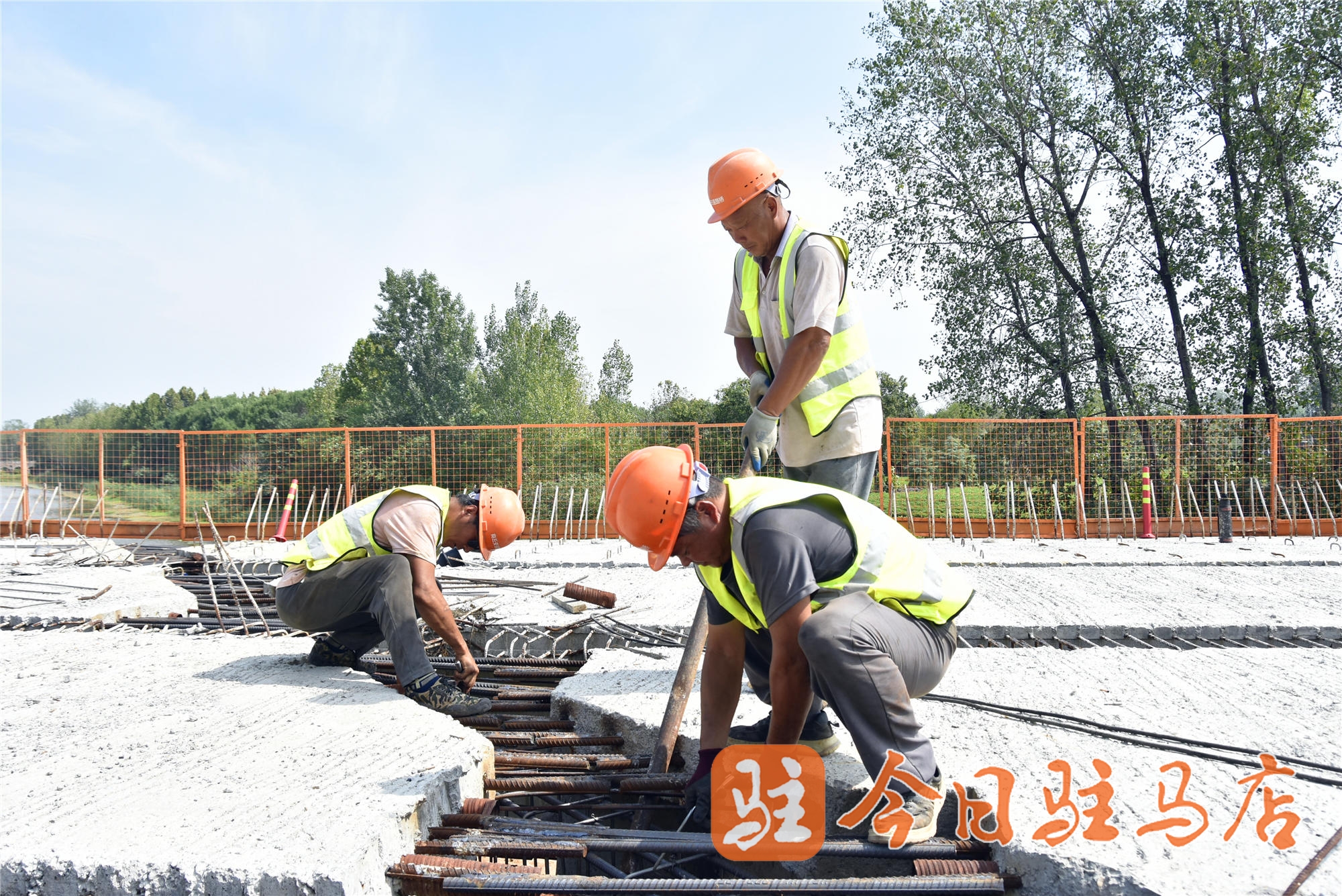国道107驻马店境东移改建工程南段：施工现场如火如荼匠心铸就品质工程(图2)