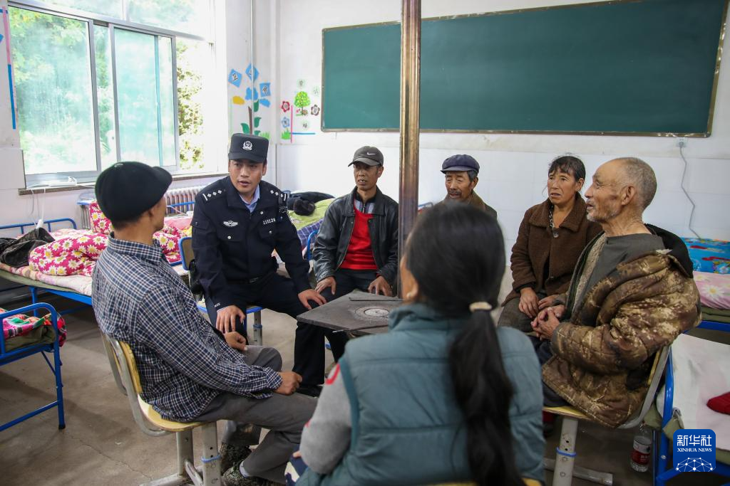 甘肃漳县:震后群众安置及排险工作有序进行-新华网(图4)