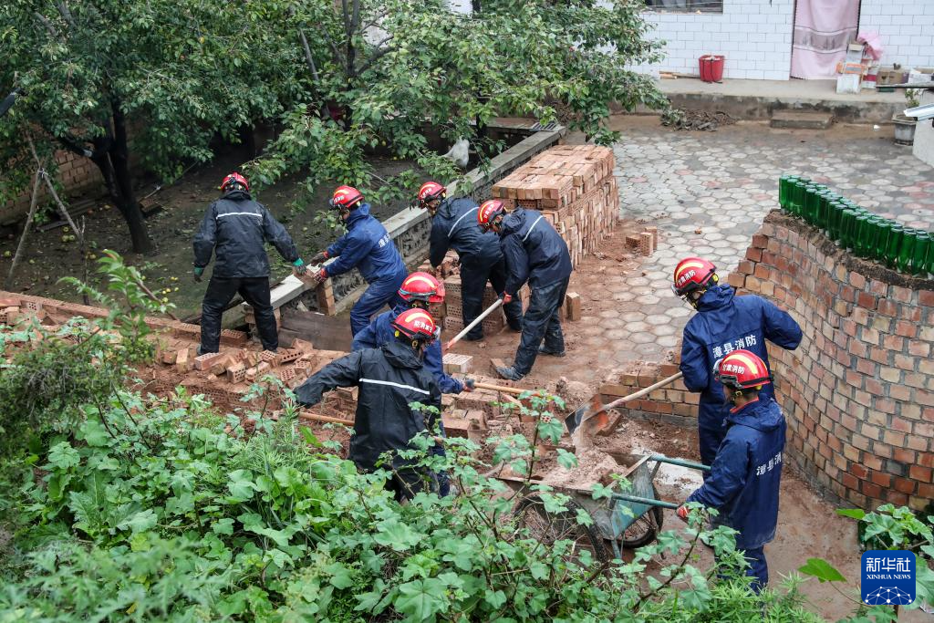 甘肃漳县:震后群众安置及排险工作有序进行-新华网(图10)