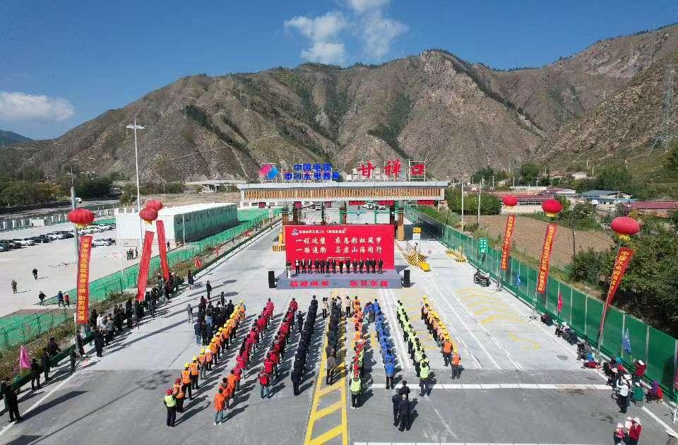 青海公路工程最长隧道、最长特大桥通车(图1)