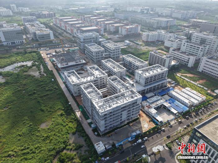海南自贸港多个重点项目国庆假期加紧施工(图1)