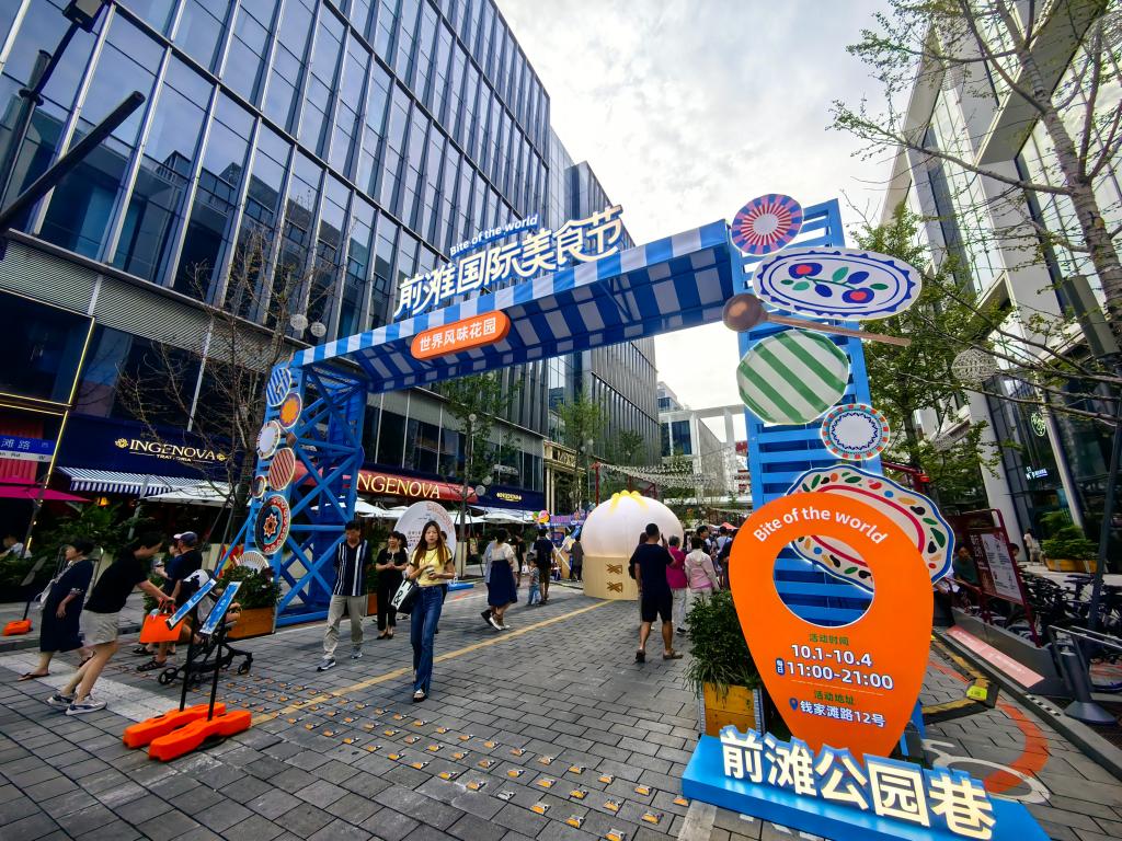 神州涌动开放潮国庆红铺展新图景(图1)