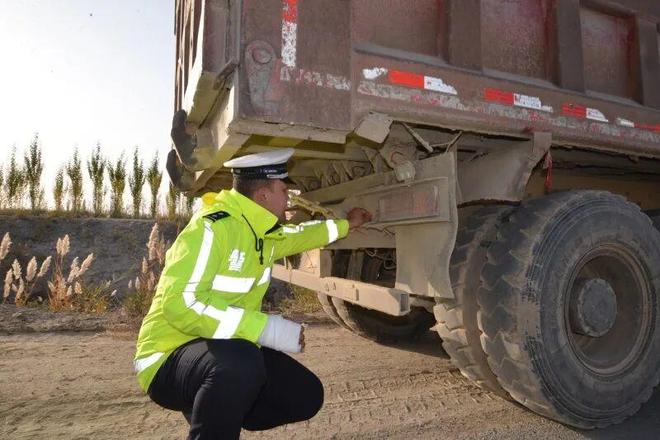 道路施工安全不松懈和硕公安交警约谈施工负责人及驾驶人并实施车辆专项检查(图6)