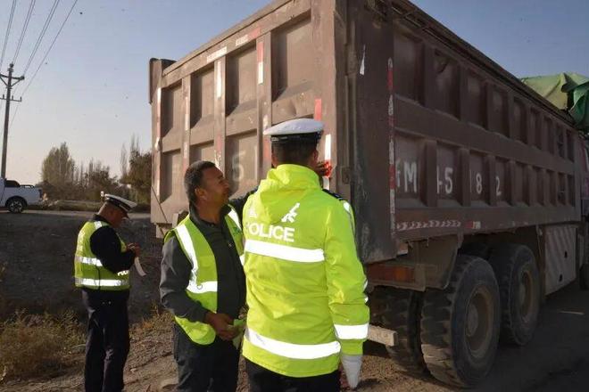 道路施工安全不松懈和硕公安交警约谈施工负责人及驾驶人并实施车辆专项检查(图4)