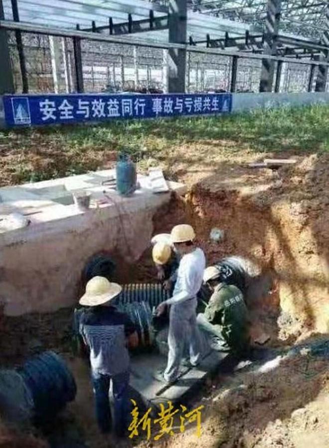 云南一市政工程违法分包156名农民工工资遭拖欠八年未结