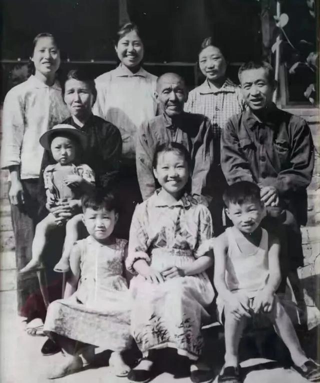 北京七姐妹连续46年自办家庭春晚比央视春晚早4年(图2)