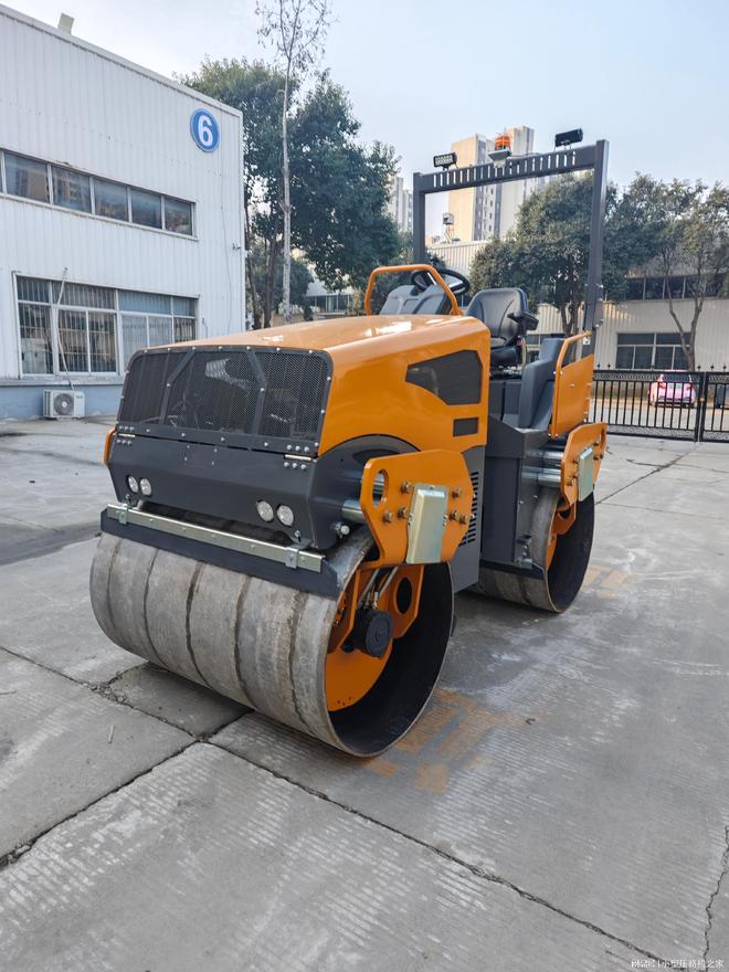 靠谱的小型压路机厂家实力盘点：市政工程与乡村道路建设选型参考