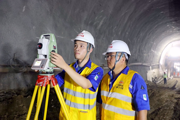 黄百铁路广西段隧道工程建设进度过半(图1)